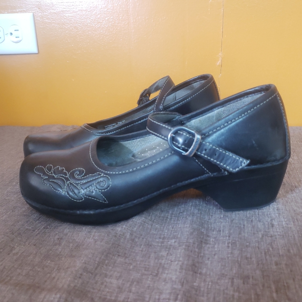 Dansko Clogs Size 9/41